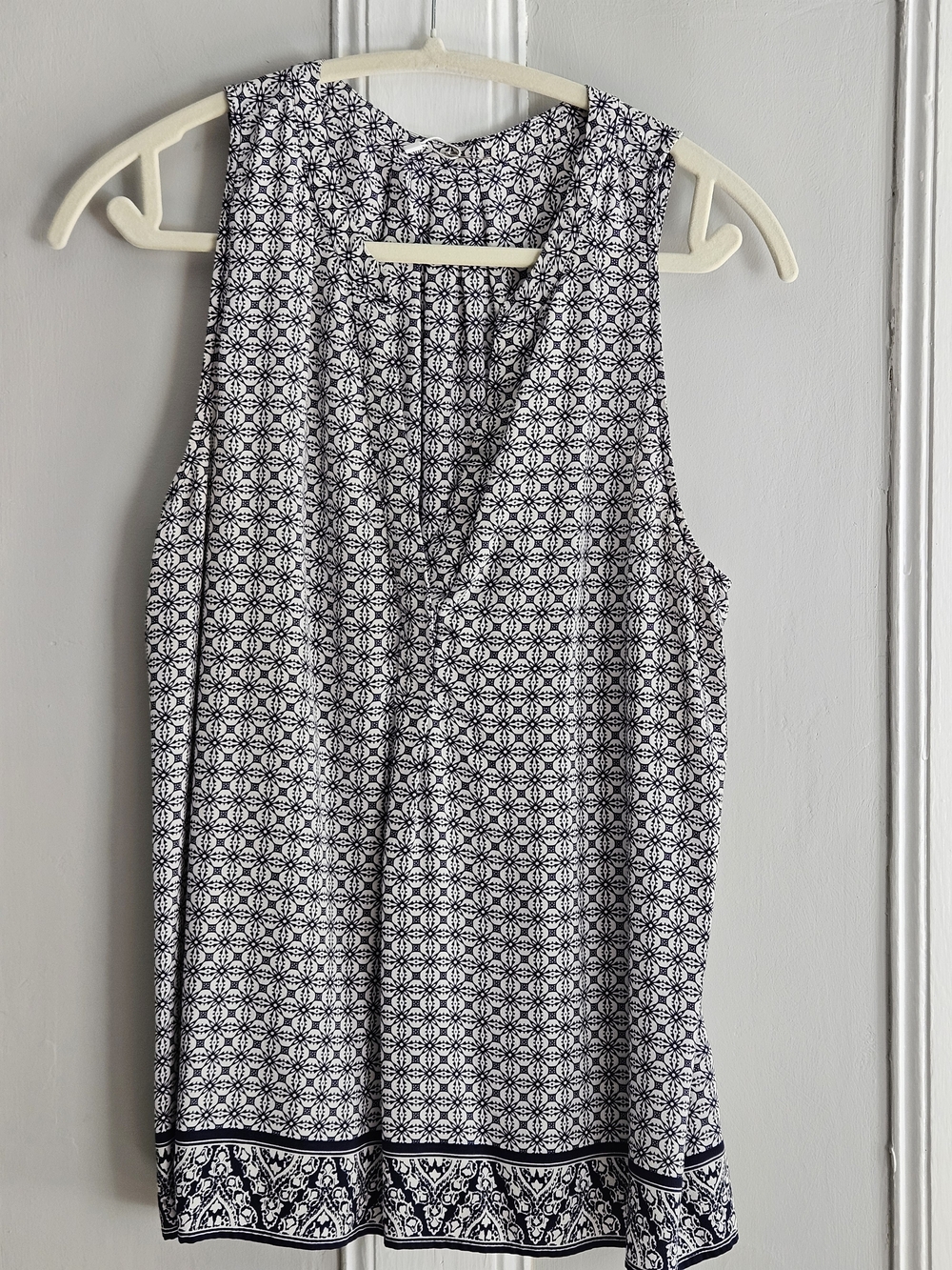 JOIE Sleeveless V-Neck Printed Silk tank - Navy & White Sz M
